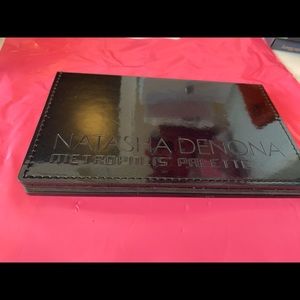 Natasha Denona Metrópolis pallet